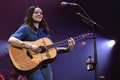 Das wird einer der Höhepunkte des Zwickauer Konzertsommers: Amy Macdonald kommt am 12. August auf die Freilichtbühne am Schwanenteich. Noch gibt es Karten.