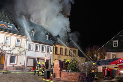 Der Brand am Clemens-Pfau-Platz im Dezember forderte die Einsatzkräfte.