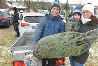 Fündig wurden dort am Ortsausgang in Richtung Mohorn auch Lysann und Jens West mit Sohn Moritz aus Tanneberg.