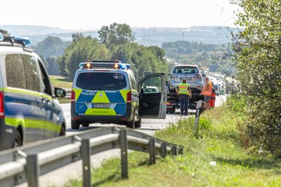Bei einem Unfall auf der A 72 auf Höhe „Am Neukirchner Wald“ wurde 2024 ein Motorradfahrer schwer verletzt. Ein Autofahrer hatte ihn ausgebremst.