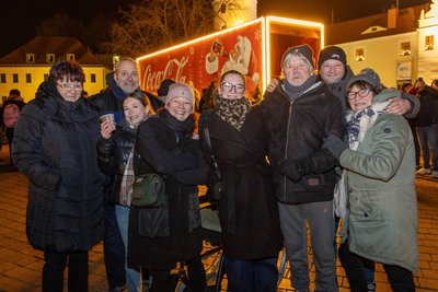 Am Coca-Cola-Truck kommen Menschen zusammen. Deswegen lohnen sich die Aktionen für die Marke. Davon kann die Region sich ein oder zwei Sachen abschauen.