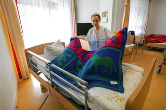 300.000 Euro für ein 80-Leute-Programm: Welche Ferienjobs Sachsen bezuschusst - und welche nicht - Eher die Ausnahme als die Regel: eine 15-jährige Schülerin, die 2023 in den Sommerferien in einem Pflegeheim in Glauchau arbeitete.