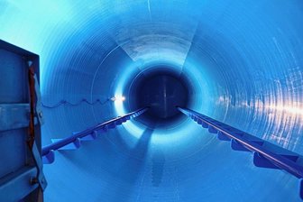 300 Kubikmeter in drei Röhren: Hochbehälter sichert Trinkwasser für Breitenbrunn - Eine der riesigen, jeweils 100 Kubikmeter fassenden Kunststoffröhren des Hochbehälters war zu Demonstrationszwecken geleert. 