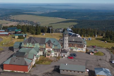 Das marode Berghotel auf dem Keilberg wird weiterhin nicht saniert - wann droht der Einsturz?