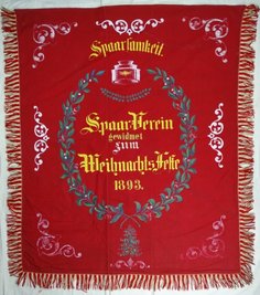 Die Fahne des Sparvereins, zu sehen ist die vermutliche Rückseite.