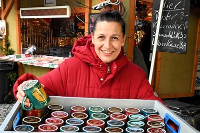 Anja Krucoski war nicht nur als Organisatorin gefragt, sie kümmerte sich auch um die Glühweintassen.