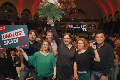 „Leipzig braucht Mut zur Veränderung“: Kulturbürgermeisterin Skadi Jennicke (mit Blumen) will für die Linke als erste Frau an die Leipziger Rathausspitze.