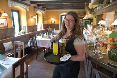 Das Kleine Vorwerk in Sayda ist ein beliebtes Ausflugsziel im Erzgebirge, hier Nathalie Rüger von der Serviceleitung.