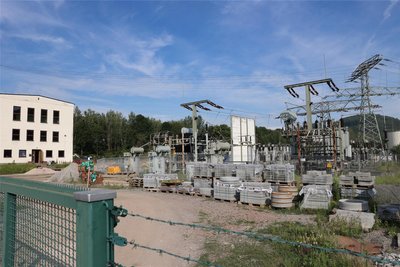 Das Umspannwerk in Schwarzenberg wird gegenwärtig für 5,8 Millionen Euro zukunftsfähig gemacht. Die im vorigen Jahr begonnenen Bauarbeiten sollen dieses Jahr abgeschlossen werden.
