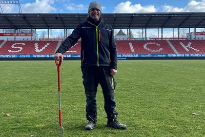Jimmy Mulligan, der Greenkeeper der GGZ-Arena, liebt seinen Job und ist zuversichtlich, dass weiterhin alle Heimspiele des FSV Zwickau stattfinden können.
