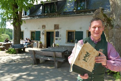 Rund um das Kleine Vorwerk in Sayda, hier Gastwirt Robert Scharf, kann man gut wandern.