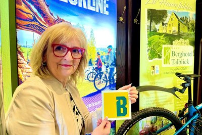 „B“ wie Blockhausen: Iris Gläser im Berghotel Talblick in Holzhau, dass heute Partner der Blockline ist.