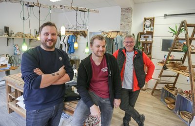 Robert Richter, Thomas Kaufmann und Achim Symanek (v. l.) im neuen Kreativladen.