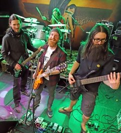 Die Band Mother Juice trat beim Benefizkonzert am Sonntagabend im Train Control auf. 
