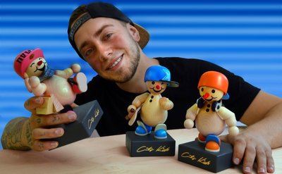  Spielzeugmachermeister Peter Wagner aus Riechberg ist zusammen mit seinem Bruder Tony Erfinder der lustigen City Kids. Die Figuren aus der Drechslerei Wagner in Riechberg gewannen mit deutlichem Vorsprung den diesjährigen Publikumspreis der "Freien Presse". 
