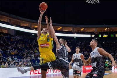 Spiel Null einer Corona-Infektionskette? Am Silvestertag spielten die Würzburger um den Ex-Chemnitzer Filip Stanic (rechts) bei Alba Berlin. In beiden Vereinen gibt es nun zahlreiche positive Testergebnisse.