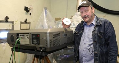 Udo Neubert hat das Naturtheater für seine Projekte ins Herz geschlossen. Allerdings hat längst digitale Technik Einzug gehalten. 