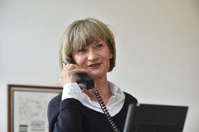 Laut Ludwig sind Mitarbeiter der Stadtverwaltung in Quarantäne. Bis Freitag war laut Ludwigs Kenntnisstand jedoch kein Mitarbeiter positiv auf das Virus getestet.