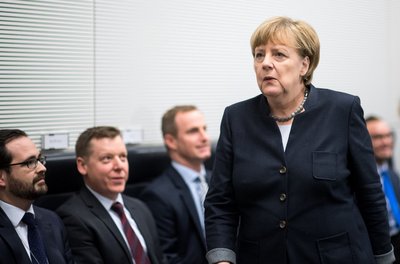 Bundeskanzlerin Angela Merkel (CDU) vor der Bundestagsfraktionssitzung der Unionsfraktion.