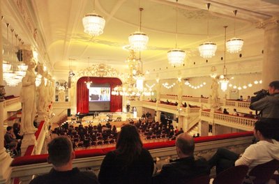 Die feierliche Immatrikulation der Erstsemester an der WHZ im Konzert- und Ballhaus "Neue Welt" fand mit eingeschränkter Kapazität statt, um ausreichend Abstand zwischen den Sitzplätzen zu gewährleisten.