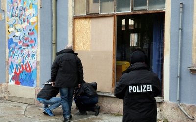 Das OAZ untersucht die gesprengte Fensterfront des Lokomov.