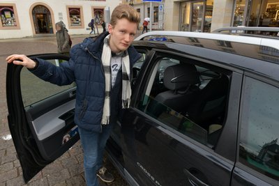 Die Scheibe an Franco Mitzlaffs Polo ist inzwischen ersetzt. 