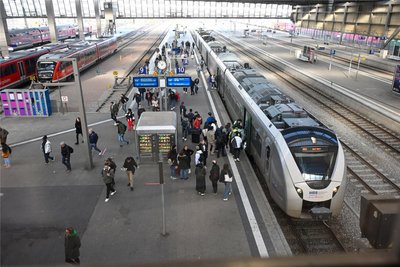 Es wird erwartet, dass 2025 viele Besucher auch mit dem Zug anreisen. Mehr Verbindungen sollen Entlastung schaffen.