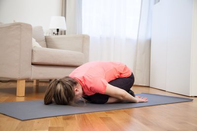 Entspannung für den unteren Rücken: Die Kind-Pose hilft "loszulassen".