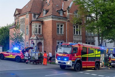 Mit 40 Kameraden war die Feuerwehr am Montagabend bei einem Wohnhausbrand in Auerbach im Einsatz.