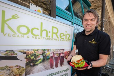 Enrico Todt ist nicht nur Inhaber der Gaststätte „Zum Holzfäller“ in Mehltheuer, sondern auch Betreiber eines veganen und vegetarischen Cateringservices.