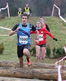 Der 19-jährige Plauener Julian Gering überquerte die Ziellinie beim Crosslauf in Pforzheim als Dritter und sicherte sich nach monatelanger Verletzungspause das Ticket zur U-20-Europameisterschaft in Dublin.