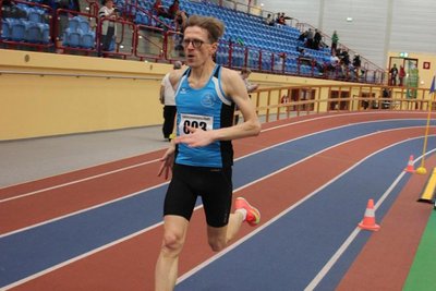 Kai Birgfeld vom Läuferbund Schwarzenberg sicherte sich in der AK 50 den Landesmeistertitel über 800 Meter.