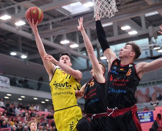 Bester Chemnitzer Werfer war Jungnationalspieler Niklas Wimberg (rechts), im Bild mit Sven Stammberger.