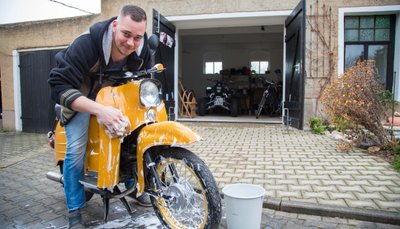 Seine Schwalbe bezeichnet Robin Fischer aus Niederwiesa als durchrepariert. Er freut sich am Sonnabend schon auf die Fahrt mit den Hedgehoges von Oederan nach Augustusburg. 