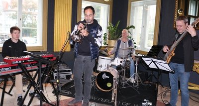 Das Quartett: Leo Siberski (Trompete und Flügelhorn), Jakob Maas (Piano) Nils J. Fahlke (Drums) und Matthias Kramp (Bassgitarre). 