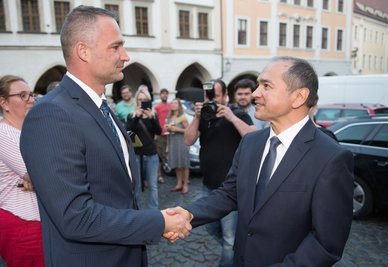 Bei der Oberbürgermeisterwahl in Görlitz stehen sich in der zweiten Runde Amtsinhaber Octavian Ursu (CDU) und der AfD-Landtagsabgeordnete Sebastian Wippel gegenüber. (Archivbild)