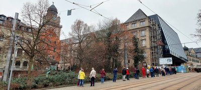 Der Andrang vor dem Plauener Rathaus war am Donnerstagvormittag groß.