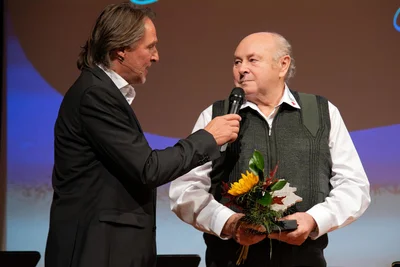 Gunter Bauer (rechts), hier im Gespräch mit Moderator Ingo Dubinski, wurde für sein Engagement im Bereich Ordnung und Sicherheit gewürdigt.