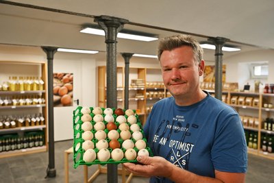 Im Hofladen des Geflügelhofes Arnsdorf konnte Sven Börner zuletzt nur mit Sondergenehmigung Eier verkaufen.