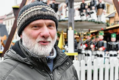 Andreas Massanek hat sich am Mittwoch auf dem Obermarkt in Freiberg umgesehen. 
