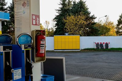 An der Aral-Tankstelle in Crimmitschau hat die Deutsche Post DHL den dritten Paketautomaten in Betrieb genommen.