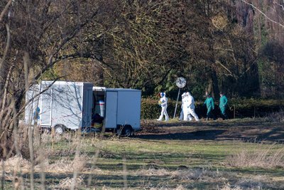Der gesamte Bestand des Biohofes mit über 2500 Tieren muss gekeult werden, was durch ein beauftragtes Unternehmen erfolgt.