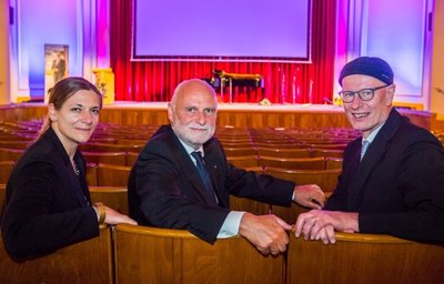 Zur Verabschiedung von Rainer Sonntag (Mitte) waren am Montag auch Dr.Viola Vogel und Dietrich Bauer vom Vorstand der Diakonie Sachsen nach Aue gekommen. 