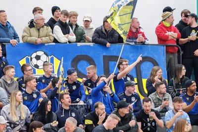 So wie hier bei den Fans der Spielgemeinschaft Eichigt/Triebel ging es auf den Tribünen oft stimmungsvoll zu.