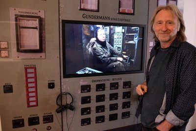 Die "Gundermann-Schaltzentrale in der Kunstfabrik Hoyerswerda. Dessen Chef kümmert sich um das Erbe des beliebten Rockpoeten und macht es einem internationalem Publikum zugänglich.