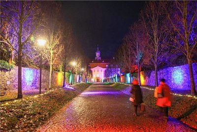 Das Barockschloss Lichtenwalde wurde besonders um Weihnachten von einem nie da gewesenen Besuchersturm regelrecht überrollt. Nach der Verlängerung der Ausstellung ging es etwas ruhiger zu.