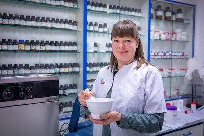 In der Einhorn-Apotheke können sich Patienten eigene Rezepturen zusammenstellen lassen.