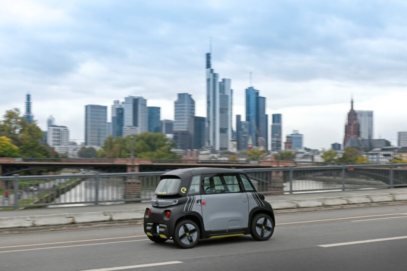 Miniautos wie der Opel Rocks Electric können maximal 45 km/h fahren. 