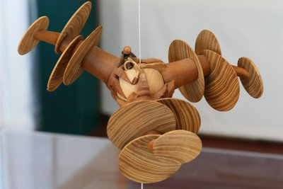 „Der kleine Prinz“ ist Thema des Mobiles, zu dem dieses kleine Kunstwerk gehört.