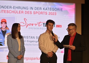 Tristan Sommerfeldt ließ die Oma warten, die Geburtstag hatte. Der Eliteschüler, in der Nordischen Kombination bereits mit neun Medaillen bei Juniorenweltmeisterschaften dekoriert, sah die Talentegala als Pflicht.